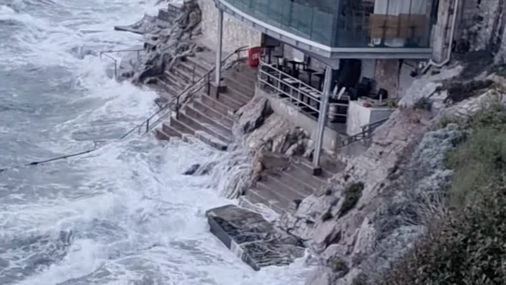 Red alert flood warning for West Hoe and Royal William Yard!